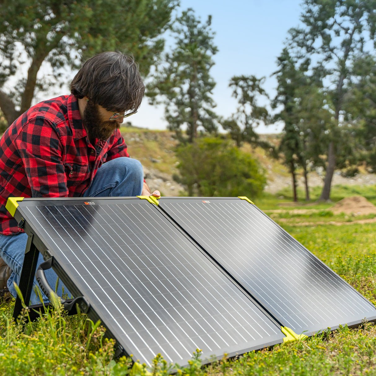 100_Watt_Portable_Solar_Panel_Briefcase-12.jpg